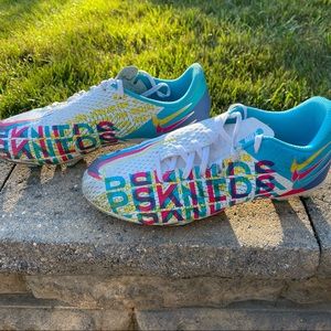 Kids/Youth Nike Phantom Soccer Cleats Size 4Y
